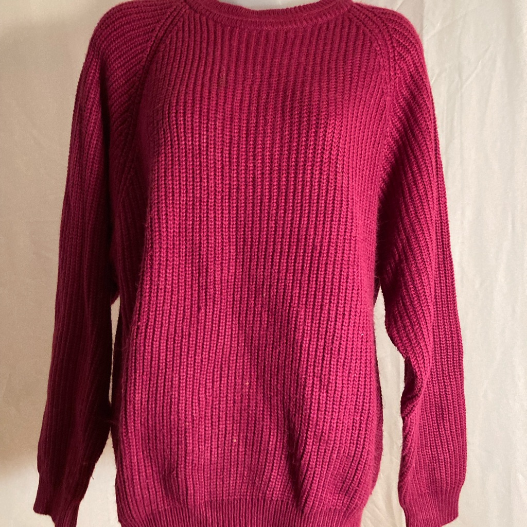 Sweater Medium Pullover